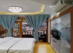 湘西鳳凰悠悠樂臨江客棧雪橋店Xiangxi phoenix long river inn