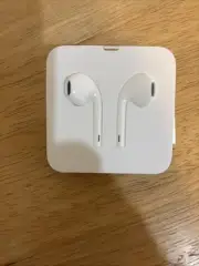 Origina APPLE EarPods Lightning Wired Earphones Headphones iPhone White.
