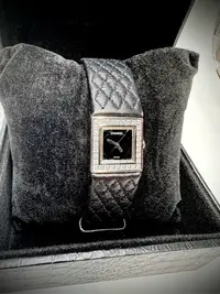 在飛比找Yahoo!奇摩拍賣優惠-Chanel 香奈兒菱格紋不鏽鋼女用腕錶