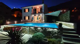 Villa with pool,tavern & superb view over Split
