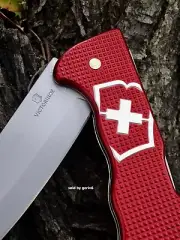 Swiss Army Knife Hunter Pro Clip & Lanyard, Red Alox, Victorinox, 0.9415.20 NIB