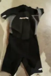 New Mens Black & Gray Hyperflex 2 MM Wet Suit, Size XL