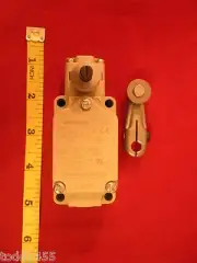 Yamatake 1LS-J550G J550 Limit Switch Lever Arm 10a 125/250/480 Vac 1/8Hp 1/4Hp