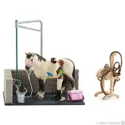 NEW SCHLEICH 42104 Horse Wash Area with Horse & Stable Girl & Accessories