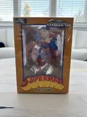Diamond Select Gallery Superman The Animated Series 9" Superman PVC Figure