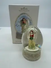 2007 Hallmark Keepsake Joy To The World Snow Globe Angel NOS