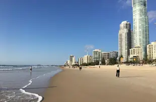 黃金海岸背包客旅館