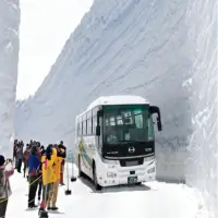 在飛比找momo購物網優惠-【喜鴻假期】【激省北陸漫遊雪壁５日】雪大谷、世界遺產合掌村、