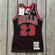 Men’s Mitchell & Ness Chicago Bulls 96-97 Michael Jordan Authentic Jersey XS