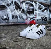 在飛比找Yahoo!奇摩拍賣優惠-ADIDAS Superstar 白 黑 金標 休閒 EG4