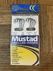 Mustad snelled beak hook size 1/0