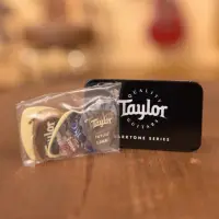 在飛比找momo購物網優惠-【Taylor】TLOP-2600 黑色彈片鐵盒 內附9片P