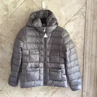 在飛比找蝦皮購物優惠-Moncler 銀灰色外套！厚款！特價！