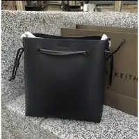 在飛比找蝦皮購物優惠-CHARLES & KEITH 小CK大型抽繩包 水桶包