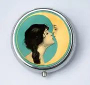 Crescent Moon Kiss pillbox PILL case box holder