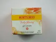 Burts Bees Truly Glowing Gel Cream moisturizer 1.8 oz Vegan Damage Box New