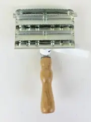 Square Metal Curry Comb for Horse / Cow / Donkey / Dog Grooming Mane and Massage