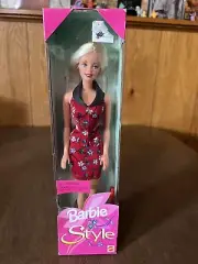 Mattel 1998 Barbie Fashion Avenue CITY STYLE BLONDE BARBIE DOLL #20766 NRFB