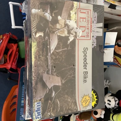 1983 MPC STAR WARS Return of the Jedi Speeder Bike Model Kit Sealed 1:100 Scale