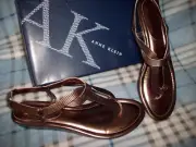Anne Klein 7M Womens Bronze ManMade Low Thong Sandals NWT Really Cute !!