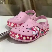 在飛比找蝦皮購物優惠-crocs兒童洞洞鞋女孩粉色獨角獸沙灘鞋涼鞋