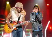 Lenny Kravitz and Mick Jagger perform at the My VH-1 Music Awards - Old Photo 12