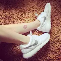 在飛比找蝦皮購物優惠-耐吉 清潔庫存 NIKE ROSHE RUN 白銀全透氣大網