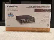NETGEAR 5-Port Gigabit Ethernet Unmanaged Switch (GS305) - Home Network Hub