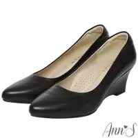 在飛比找ETMall東森購物網優惠-Ann’S通勤魅力-精品小羊皮楔型坡跟尖頭包鞋-黑