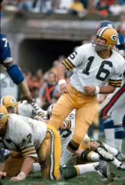 Scott Hunter Green Bay Packers throws a pass v the New York Gi- 1973 Old Photo