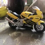 MAISTO HONDA CBR 600 1/18