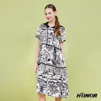 在飛比找momo購物網優惠-【HONOR 山形屋】緞面連帽口袋城鎮線條蕾絲邊洋裝