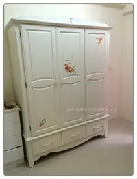 在飛比找Yahoo!奇摩拍賣優惠-白色彩繪玫瑰實木5尺衣櫥有門衣櫃 3抽屜櫃鄉村風原木衣架超大