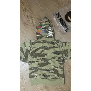 日本潮牌A bathing ape Bape 鯊魚迷彩連帽外套 M