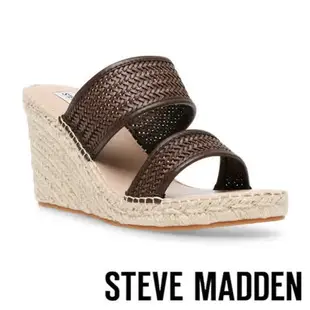 【STEVE MADDEN】ASTORWAY 雙帶竹編楔型涼拖鞋(咖啡色)