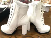NWT LILIANA Monclair-1A White Platform Heeled Lace Up Boots Size 8