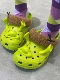 在飛比找露天拍賣優惠-新款 crocs 綠色 洞洞鞋 史瑞克 毛絨 男 女 大童