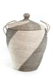 WaiBetter handcrafted seagrass basket with lid, accent for storage, laundry