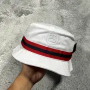 STUSSY MONTE CARLO BUCKET HAT IN WHITE - L/XL