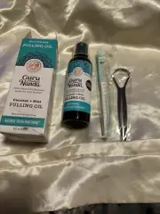 GuruNanda Coconut & Peppermint Oil Pulling (8 Fl.Oz) with Tongue Scraper Toothbr