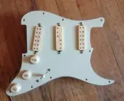 Seymour Duncan Everything Axe Prewired Stratocaster Pickguard Mint Green/Creme