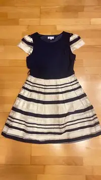 在飛比找Yahoo!奇摩拍賣優惠-Ej-iang 衣匠 IRIS艾莉絲 深藍色白條紋優雅短袖L