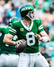 Aaron Rodgers Scanning the Field New York Jets 8x10 NFL Football Photo