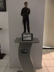 Terminator Sideshow 1/4 Statue With Signed Arnold Schwarzenegger Card And Stand