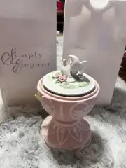 Avon Simply Elegant Lovebirds Musical Porcelain Egg 2003 NEW IN BOX - NO TOP