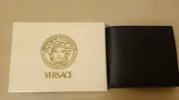 在飛比找Yahoo!奇摩拍賣優惠-VERSACE黑色皮革短夾