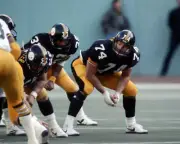 Offensive Linemen Ray Pinney And Mike Webster 1980 Nfl OLD PHOTO