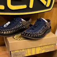在飛比找蝦皮購物優惠-KEEN UNEEK 涼鞋運動涼鞋獨特男士輕盈海軍藍 102
