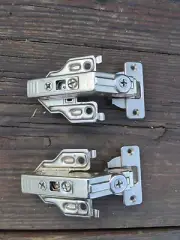 Set of 2 BLUM CABINET HINGES (17B359-01.01) 175H660-01 Mount Plates Soft Close