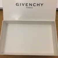 在飛比找蝦皮購物優惠-Givenchy皮夾白色盒子